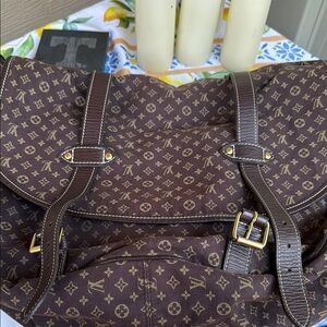 Fashion inspired messenger bag